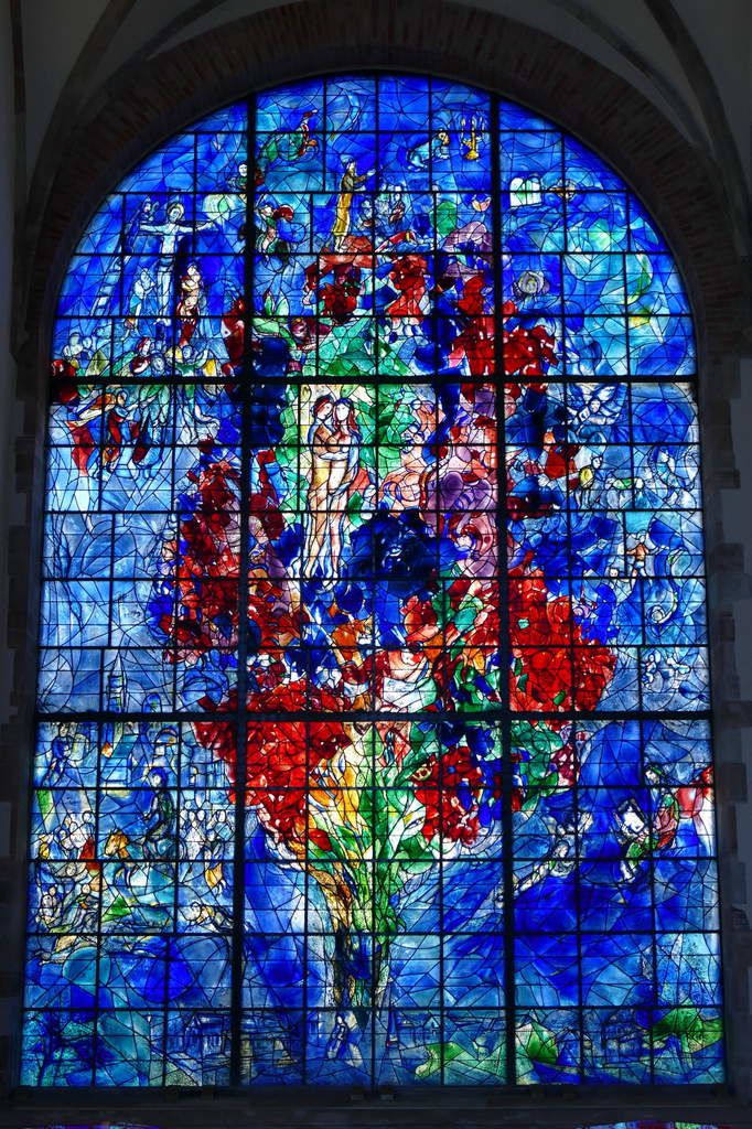 Marc-Chagall-Larbre-de-vie-vitrail-1976-Chapelle-des-Cordeliers-Sarrebourg