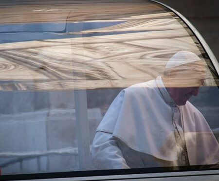 Pape François dans la papamobile