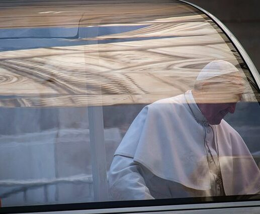 Pape François dans la papamobile