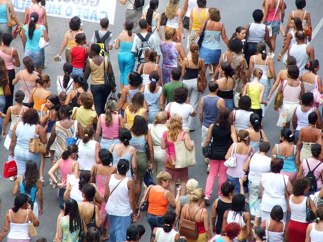 Foule en marche - Par John Potter sur Pixabay