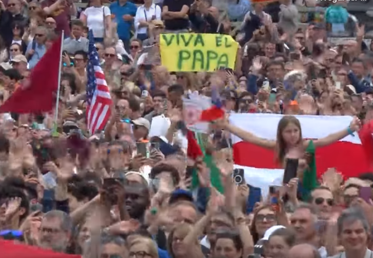 Léon XIV : « Je suis le serviteur de votre foi et de votre joie »