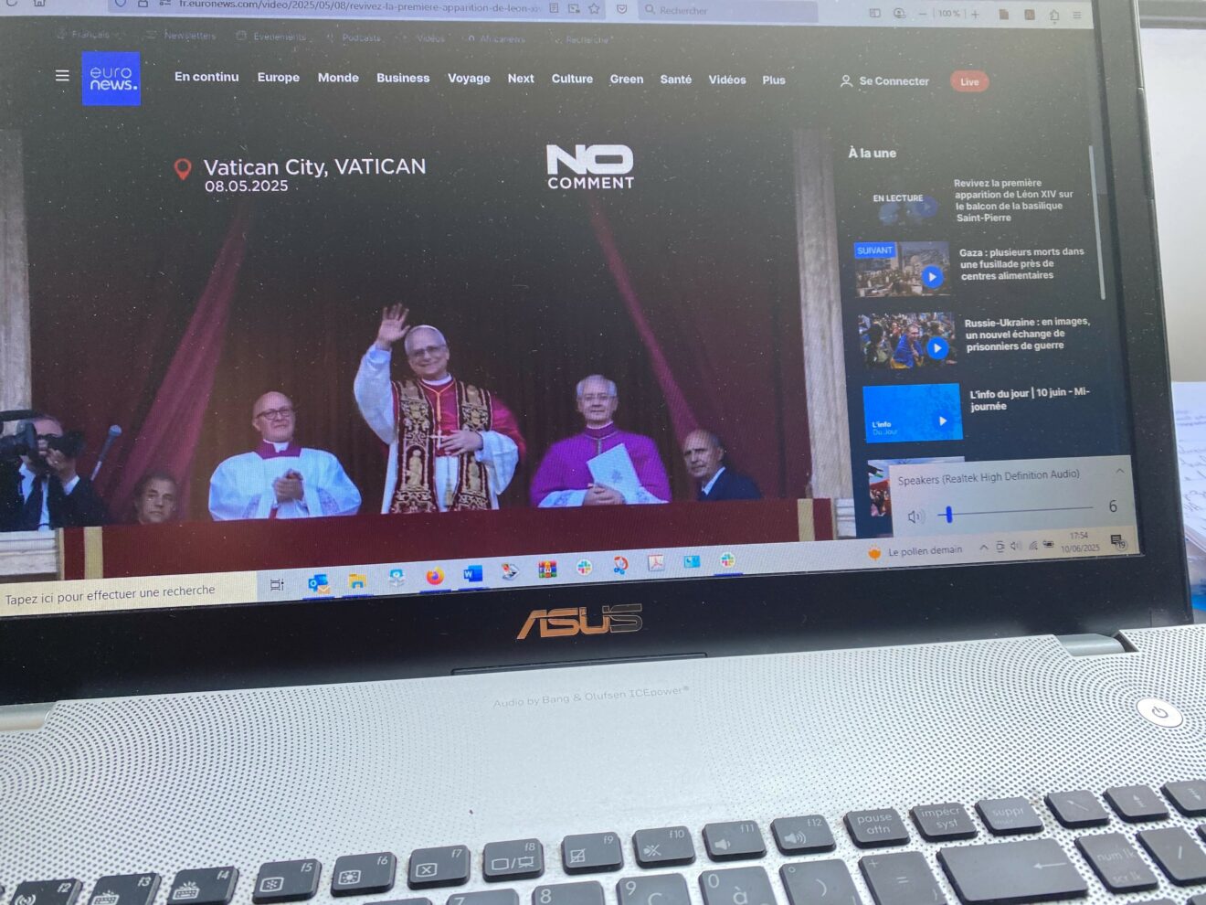 Léon XIV au balcon : intelligence et médias