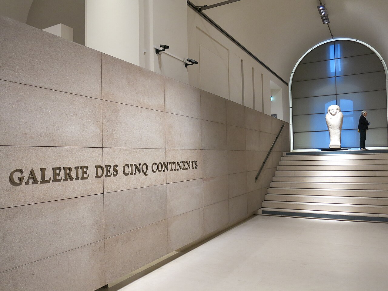 Les universels du Louvre - Un livre de Souleymane Bachir Diagne